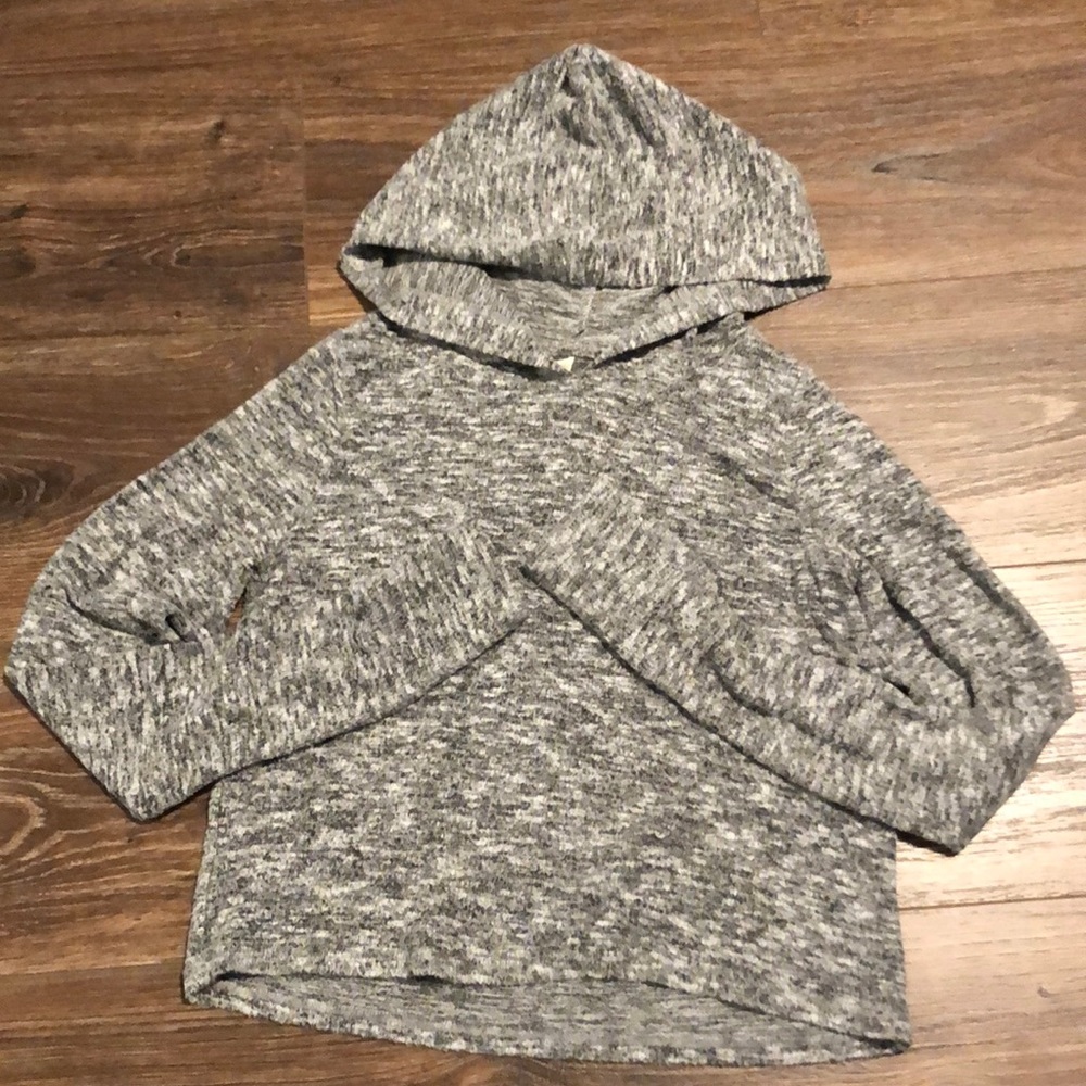 Aeropostale’s cropped long sleeve tee